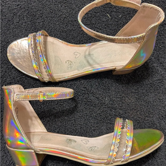Girl’s gold open toe sandals - Picture 2 of 5
